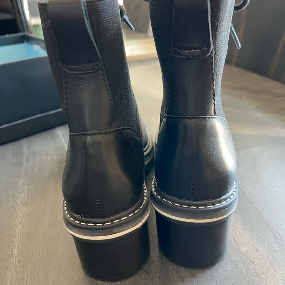 NIB Bernardo Salerno 8.5M Black Leather Lace Up Ankle Boots - Picture 2 of 8